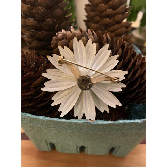 Vintage enamel daisy flower pin bright yellow 2" brooch - Picture 3 of 5